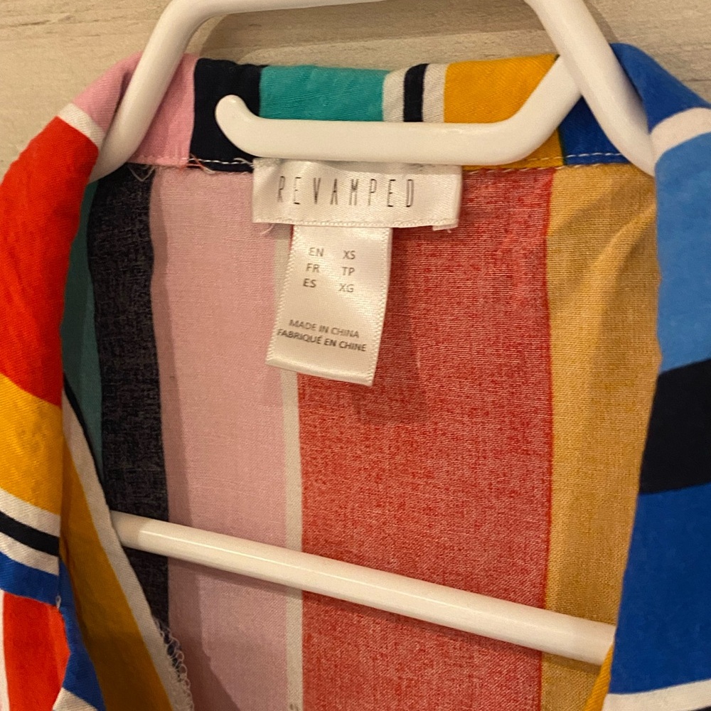 🚩 SOLD- Colorful striped crop top with buttons and tie - Picture 5 of 6
